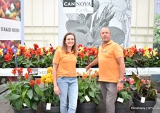 Friederike van der Boon en Jeroen Jongerius van Takii, die met de Red Golden Flame weer een nieuw kleurtje hebben toegevoegd aan de Cannova serie.